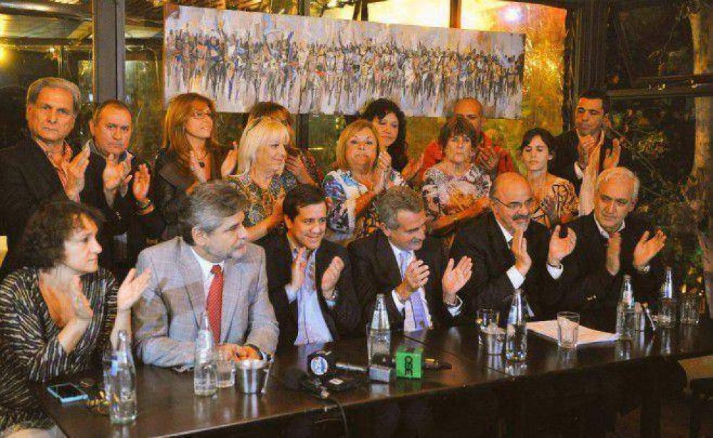 Recalde tuvo que recurrir a Filmus para levantar su campa�a