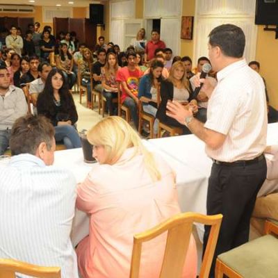 Casas entreg� viandas, vales y coberturas medica para 300 estudiantes chilecite�os
