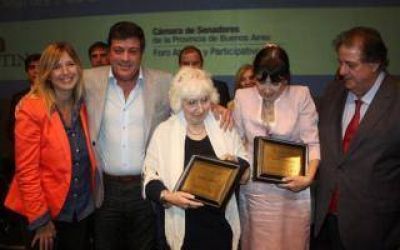 Senado bonaerense distingui� a 800 mujeres, entre ellas, a la madre y hermana de Cristina