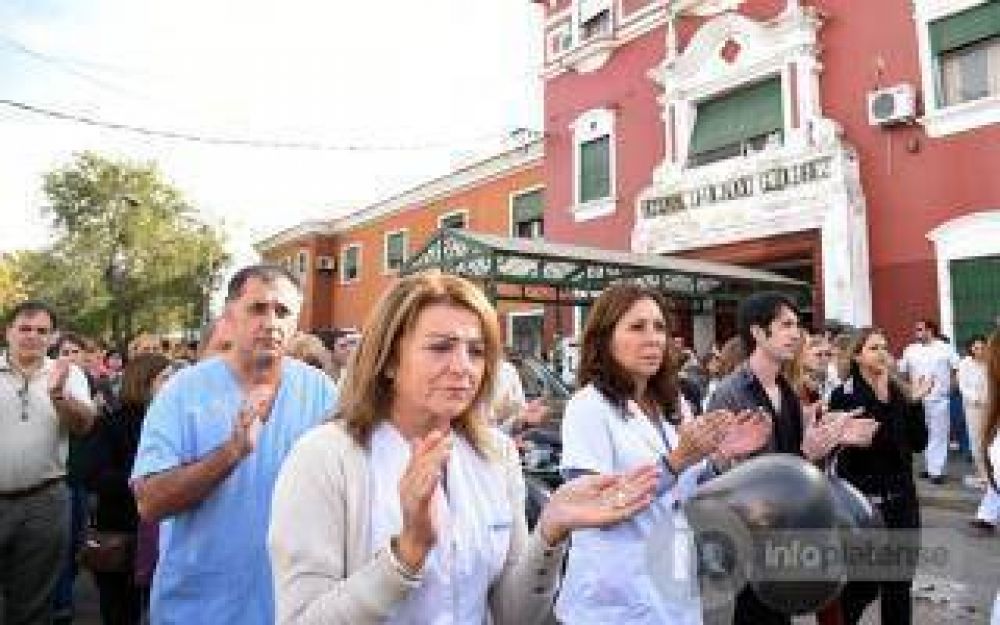 Compa�eros de m�dico asesinado en La Plata marcharon a la Gobernaci�n