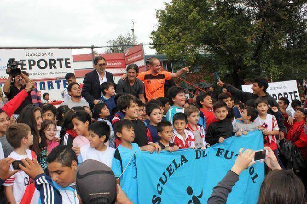 La Municipalidad de San Salvador compartió una nueva jornada por el día de la actividad física junto a Ariel “el Burrito” Ortega.