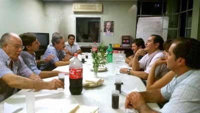 Arteaga se reuni� con dirigentes de clubes liguistas