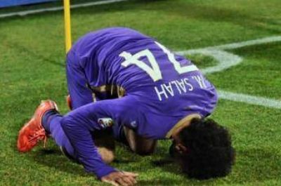 Futbolista egipcio ayuda a la comunidad musulmana de Florencia