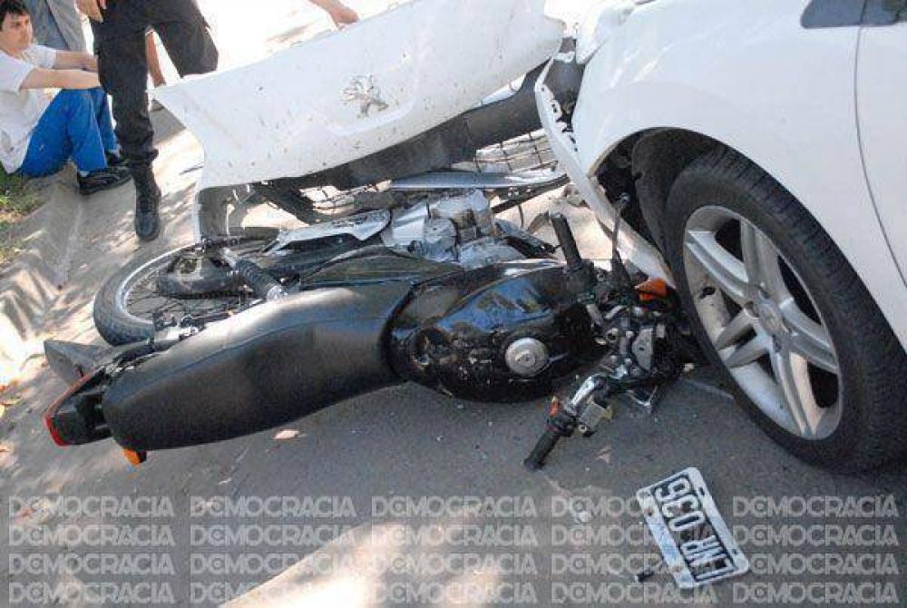 Muri� Ezequiel Ort�z, que iba en moto cuando choc� con un auto