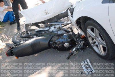 Muri� Ezequiel Ort�z, que iba en moto cuando choc� con un auto