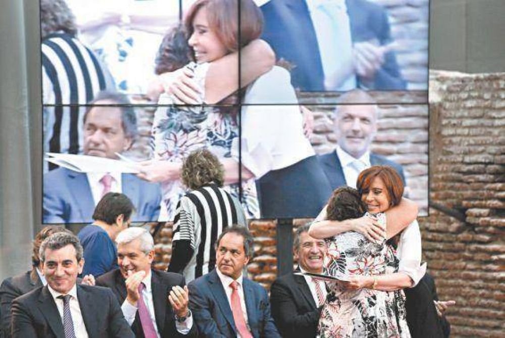 La Presidenta anunci� una inversi�n de 600 millones de d�lares de Renault y Nissan en el pa�s