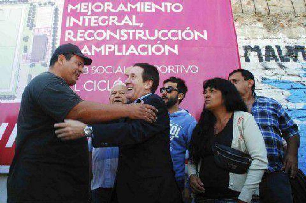 D�az P�rez anunci� el inicio de obras en el Club Social y Deportivo 