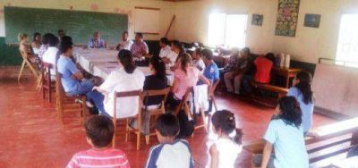 M�s de cien guaran�es est�n al borde de quedarse sin escuela por presi�n de un sindicato for�neo