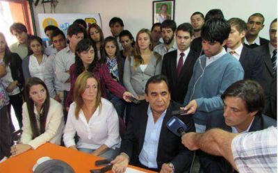 Molina defendi� su gesti�n y acus� a Z�ccaro de usar trabajadores municipales para hacer campa�a