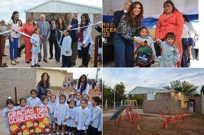 La Gobernadora inaugur� el nuevo edificio del Jard�n 352 de Taco Pozo