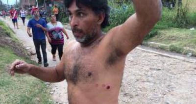 La polic�a se enfrent� con vecinos que intentaron usurpar un terreno en Las Talitas