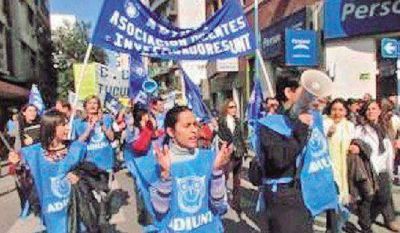 La UNT se prepara para debatir la carrera docente