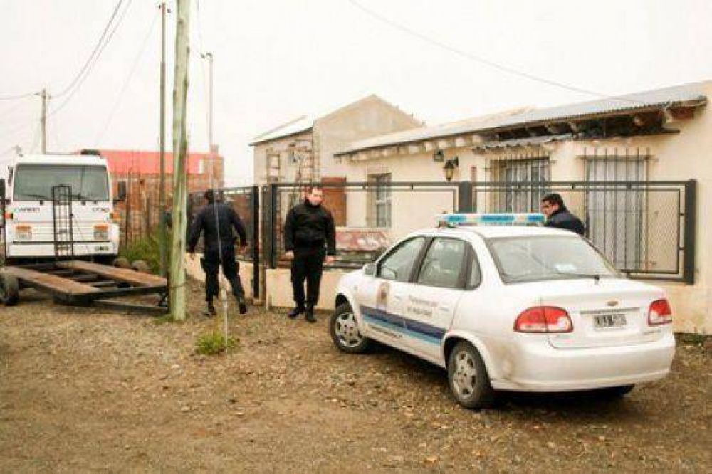 Detenidos y armas en un allanamiento del barrio Evita
