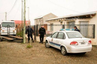 Detenidos y armas en un allanamiento del barrio Evita