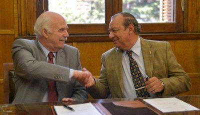 S�nchez firm� convenios con Agricultura para miel y porcinos por $ 2,5 millones