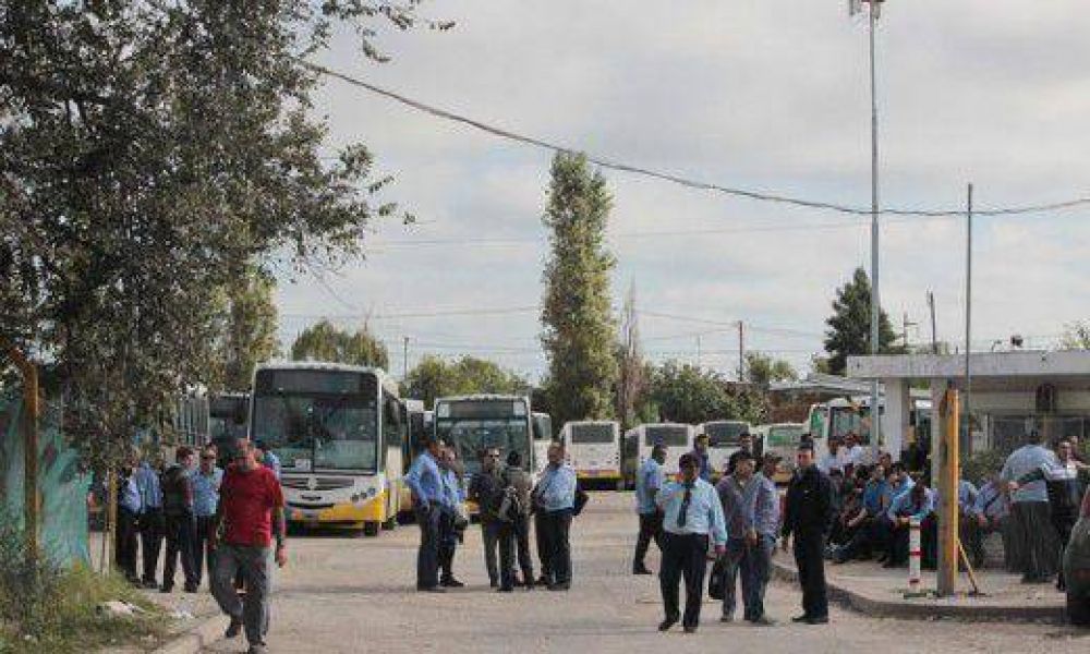 Por problemas con liquidaciones, choferes amenazan con un paro