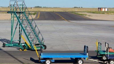 Dicen que en mayo volver�an a operar los vuelos nocturnos en el aeropuerto de Bah�a