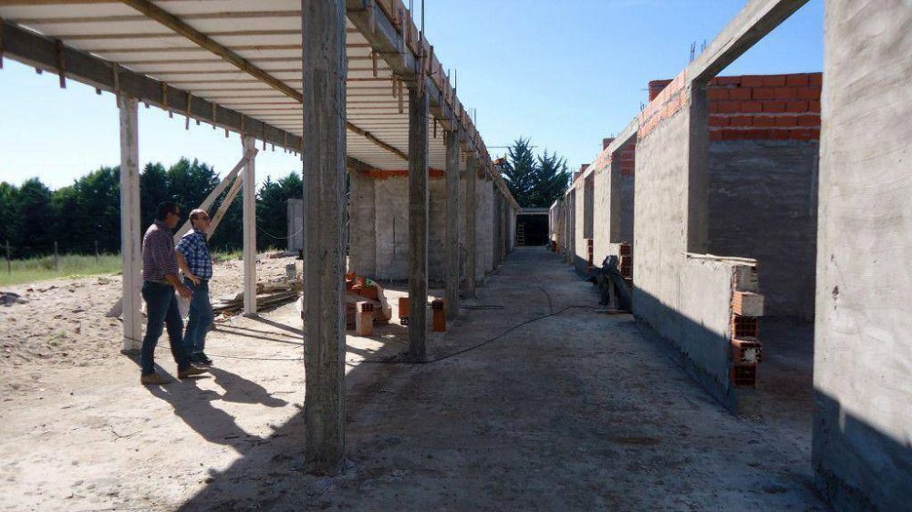 Monte: el Intendente recorri� las obras educativas en ejecuci�n