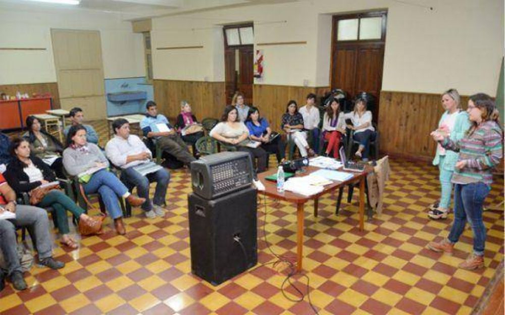 Con talleres, buscan prevenir los noviazgos violentos en adolescentes