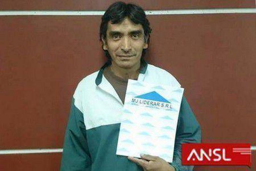  Un limpiavidrios encontr� m�s de $150 mil en dos d�as y los devolvi�
