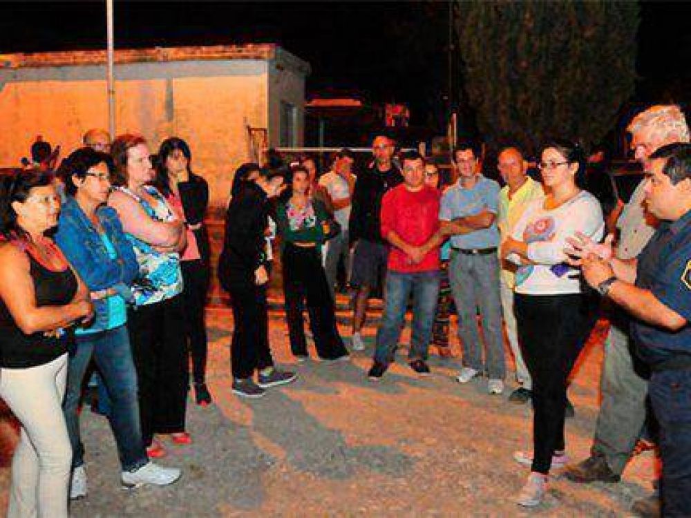 Vecinos se movilizaron por la inseguridad que existe en un barrio de Paran