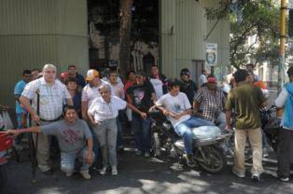 Lisiados temen perder el cobro del estacionamiento callejero