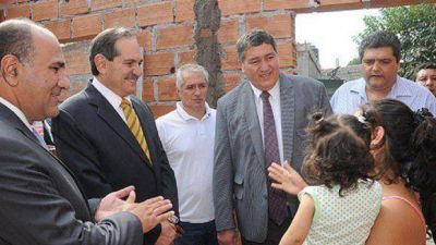 Alperovich dijo que hay que seguir profundizando el trabajo en tucum�n