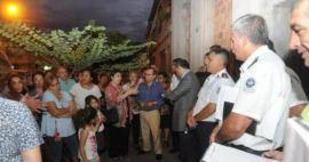 Vecinos de barrio Sur y funcionarios en una tensa reuni�n por la seguridad