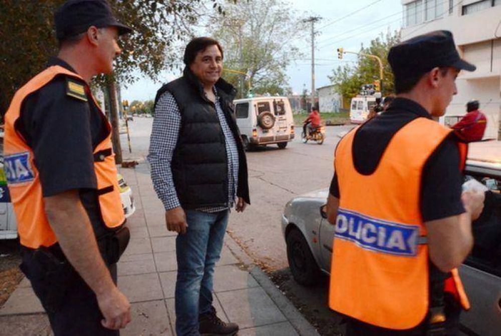 08/04/2015, Locales  Manino debut� con operativo control vehicular en las calles marplatenses