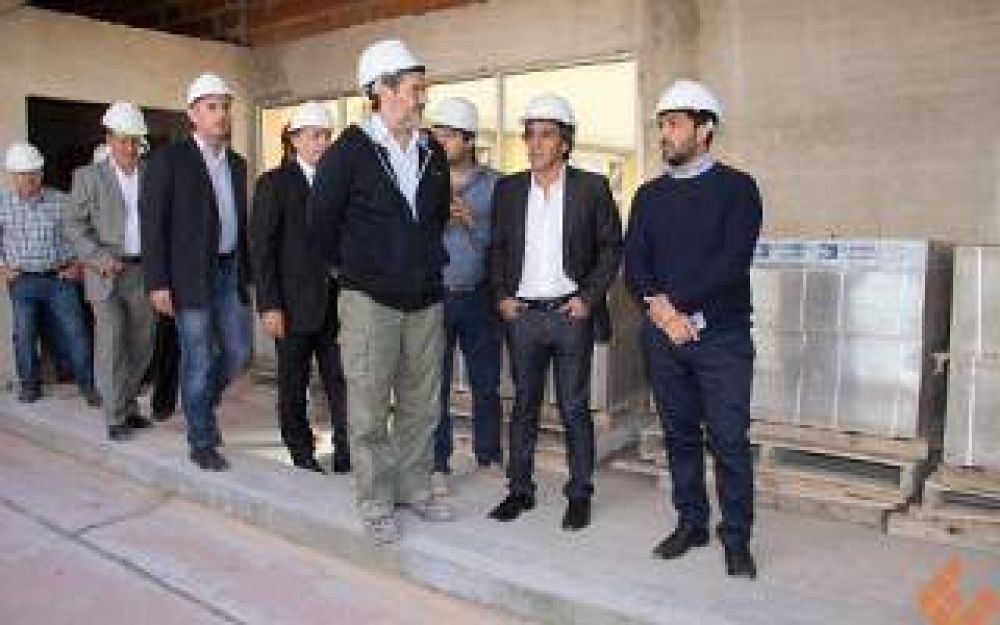 Elecciones 2015: Mussi recorri� obras en Hospital de Escobar