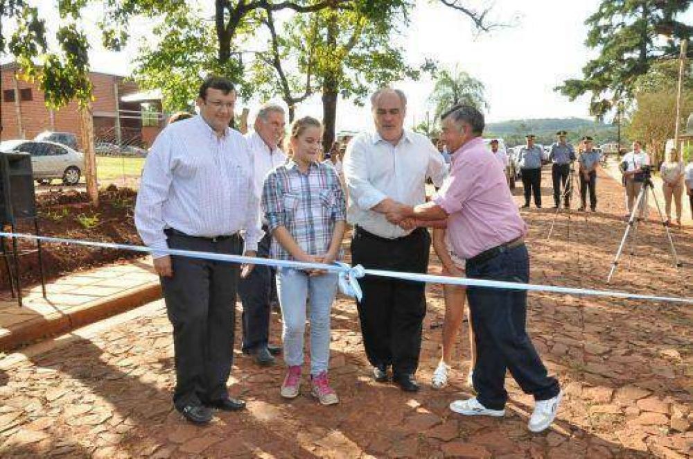 Colombi inaugur� infraestructura urbana en Liebig y ponder� el 