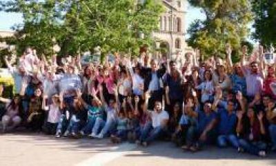 La campa�a de Mart�nez hace foco en el Instituto �Sumando Ideas�