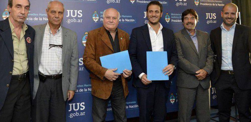 JULI�N �LVAREZ Y OSCAR CASTELLUCCI LANZARON PROGRAMA CONTRA LA VIOLENCIA