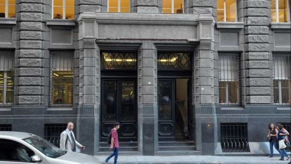 Un incendio en Econom�a destruy� archivos oficiales