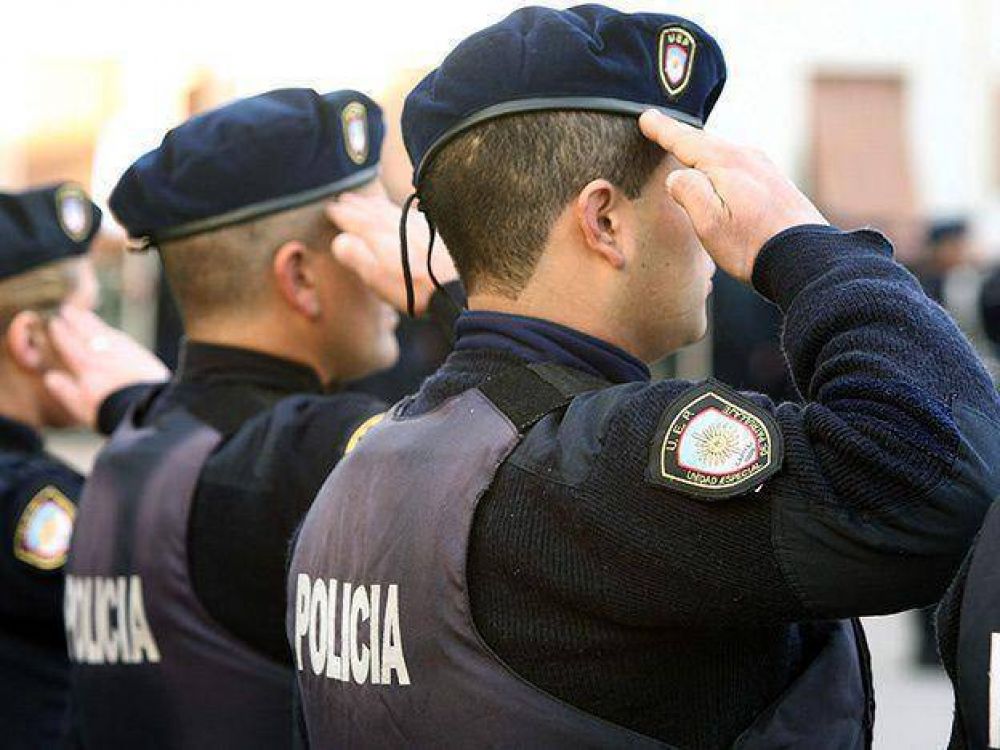 El Gobierno decret� un aumento del 35 por ciento para polic�as y penitenciarios