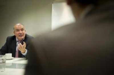 L�pez baj� su postulaci�n y decidi� respaldar a Manzur