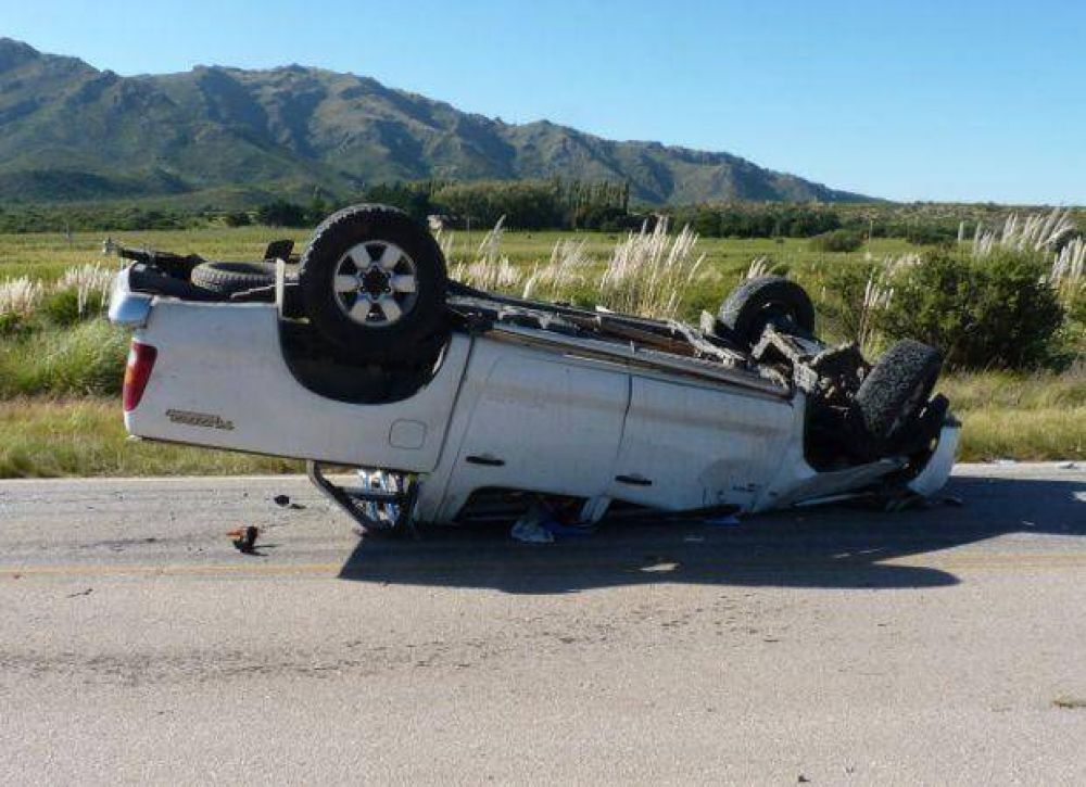 Volc� la camioneta en la que viajaba la intendenta de Los Molles junto a su mam�