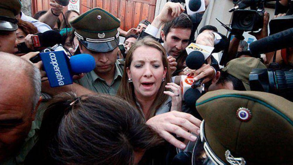 Chile: la nuera de Bachelet fue abucheada a la salida de la fiscal�a