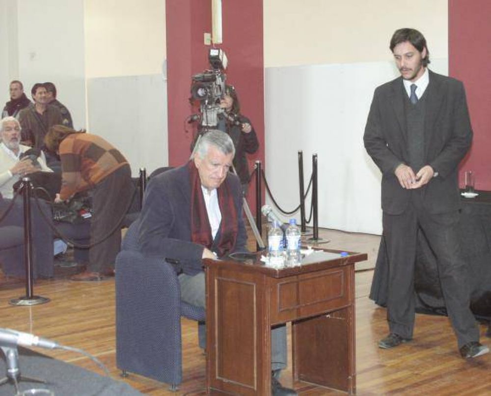 Imputaron a 5 expolic�as, uno por tormentos a Gioja
