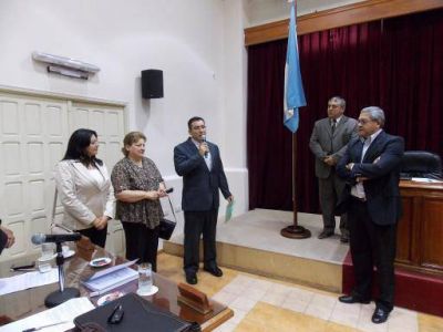 Otorgan distinci�n al m�rito al Dr. Carlos S�nchez Reinoso