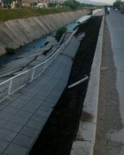 Cedi� parte de la baranda del canal de Av. Yrigoyen