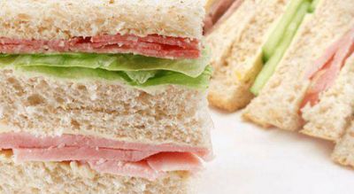 El intendente se intoxic� con los sandwiches de miga de la apertura de sesiones
