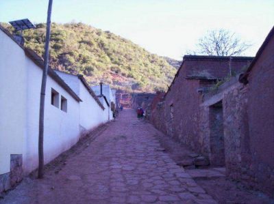 Llevar�n energ�a el�ctrica permanente a Valle Grande