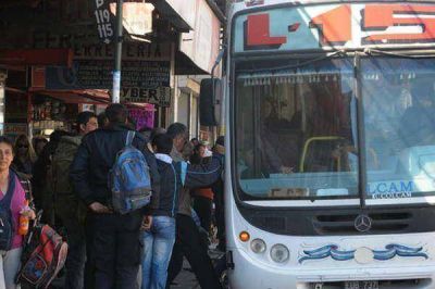 Regir� desde el lunes la suba de tarifas de remises y colectivos