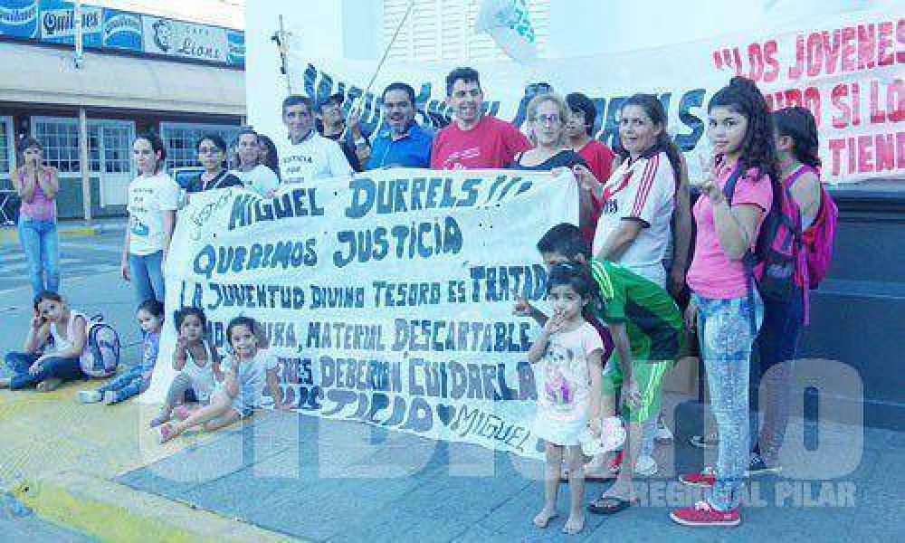 Marcha por Durrels, un caso estancado