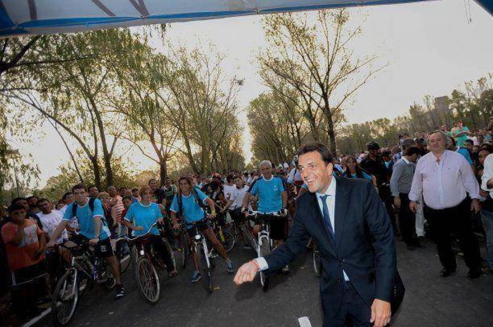 De la Torre con Massa participaron de la reinauguraci�n del vel�dromo de Bella Vista