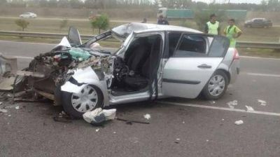 Un hombre en grave estado tras un accidente cu�druple en Acceso Oeste