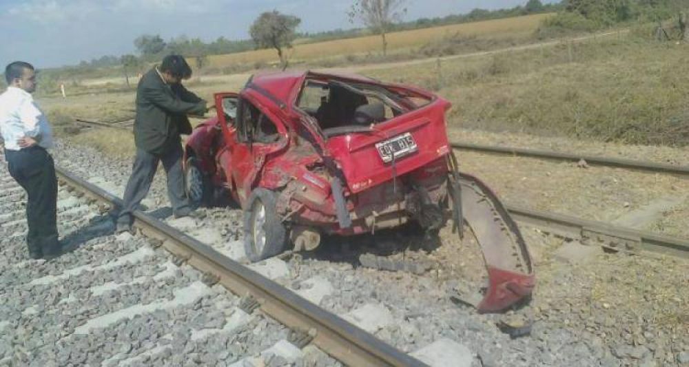 Baradero: Tren arroll� autom�vil, un muerto