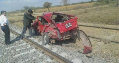 Baradero: Tren arroll� autom�vil, un muerto