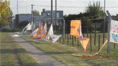 Destrozo de carteles pol�ticos
